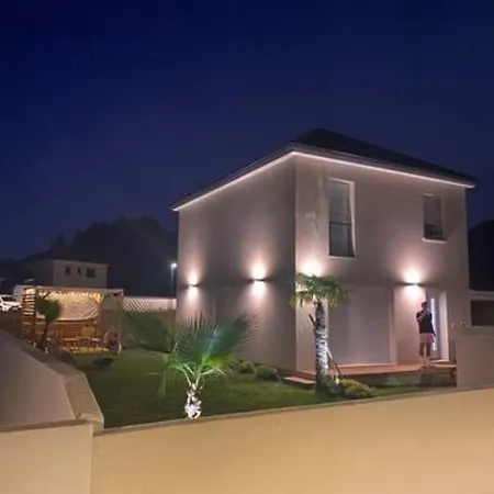 La City, 3 Chambres Jusqu'a 6 Pers A 15min De Pau Artiguelouve